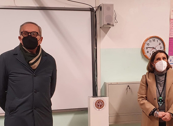 Donati 14 sanificatori alla scuola primaria Anita Garibaldi: “Un primo passo per accrescere la sicurezza” 